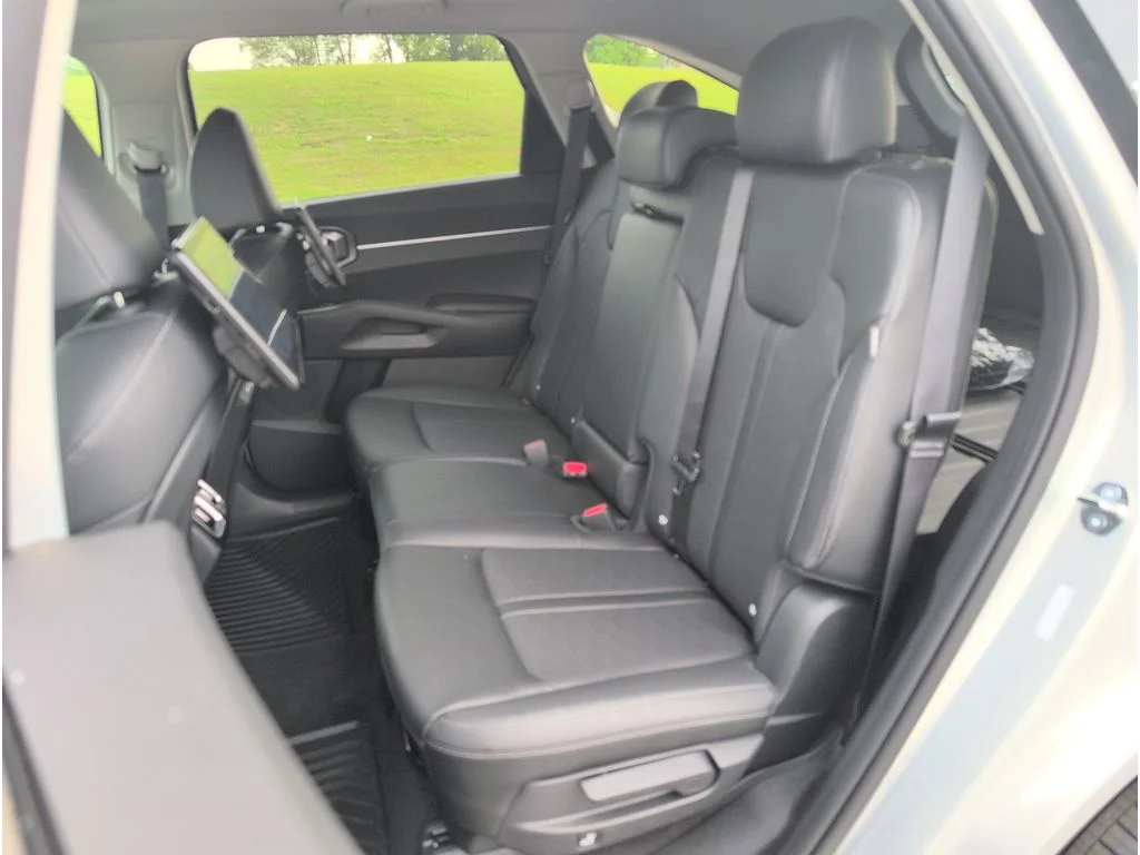 Used 2026 IVORY Kia S FWD image 28