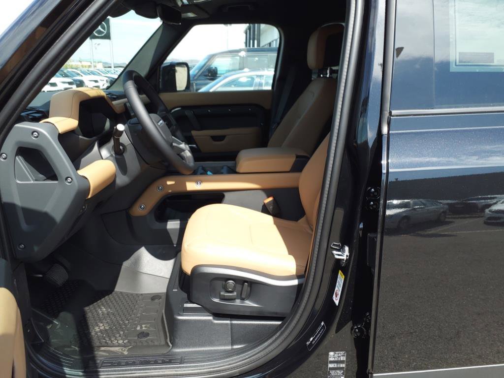 2025 Land Rover Defender S - Photo 10