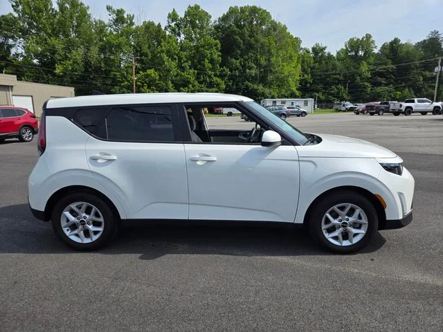 Used 2025 White Kia LX image 9