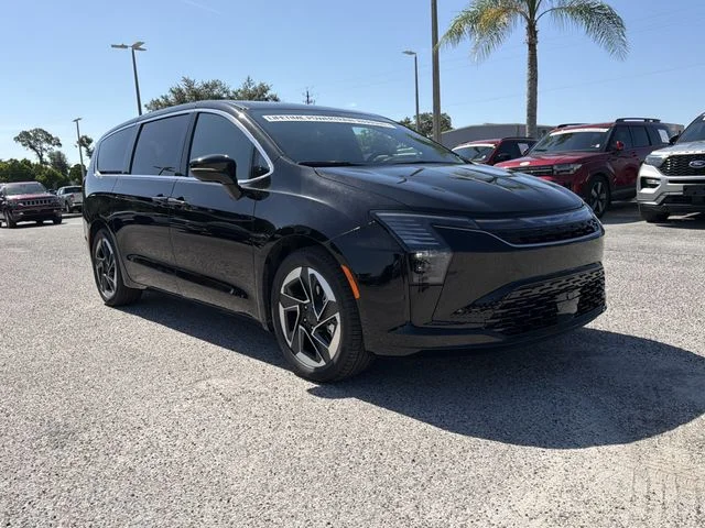 New 2027 Diamond Black Crystal Pearl-Coat Exterior Paint Chrysler Limited image 2