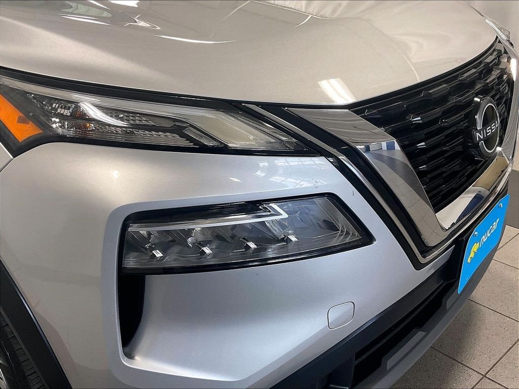 Used 2023 Silver Nissan SV image 32
