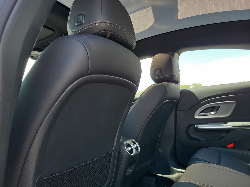 New 2027 MANUFAKTUR Alpine Grey Mercedes-Benz CLA 220 image 11