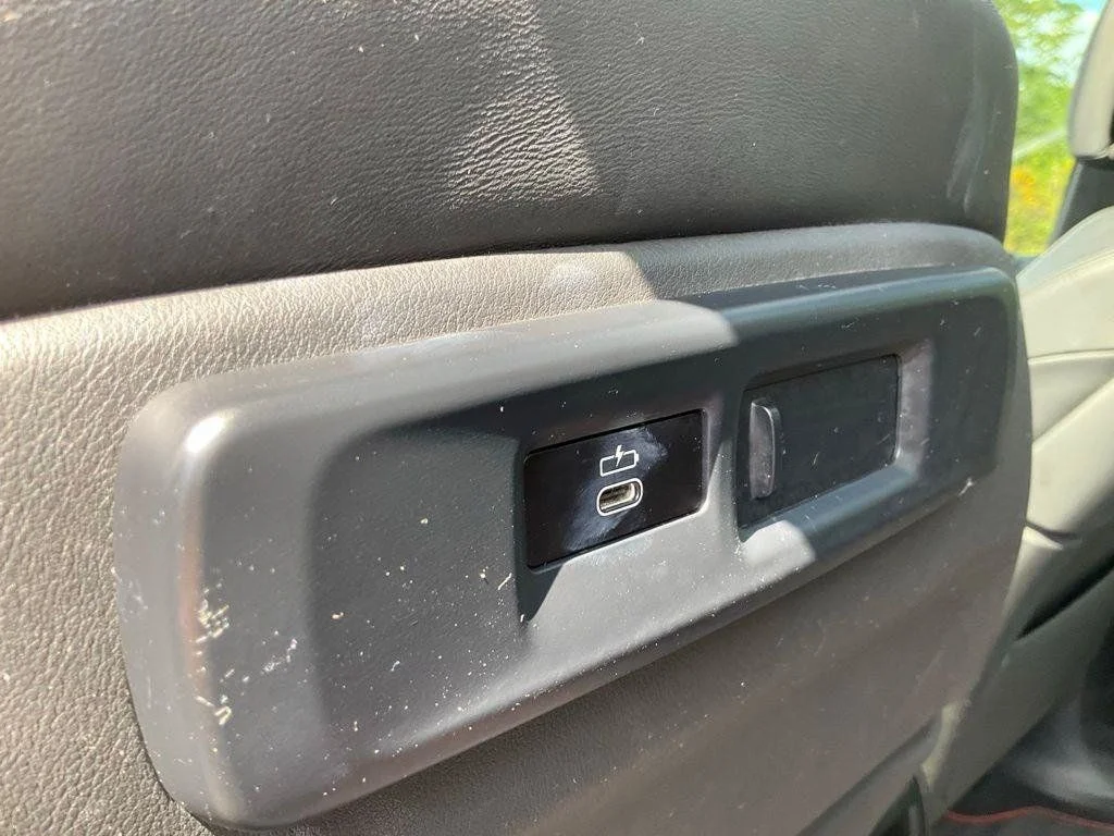 Used 2022 Black BMW xDrive40i image 21