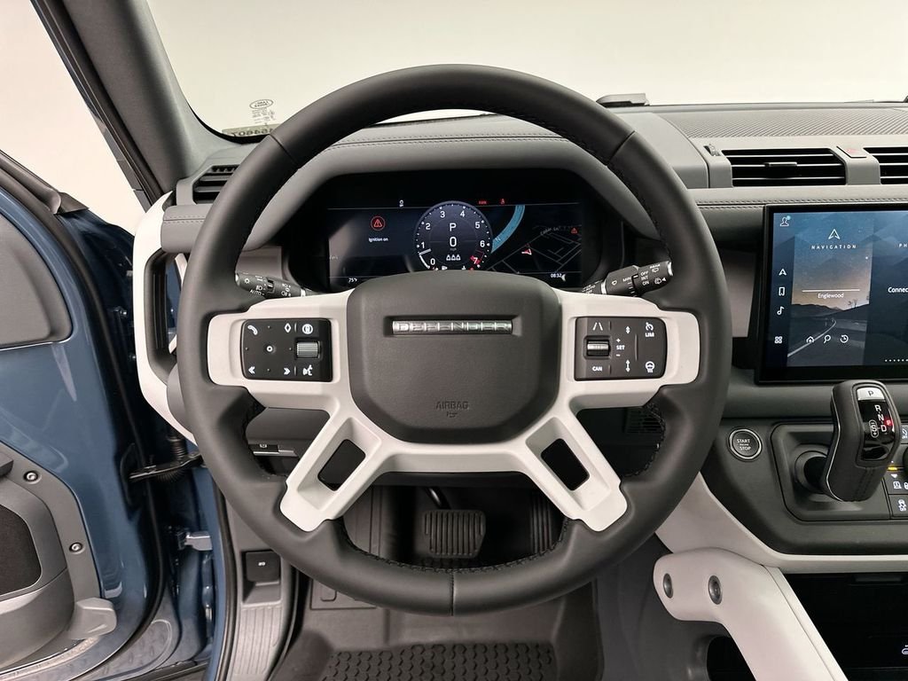 Used 2025 Tasman Blue Metallic Land Rover S image 14