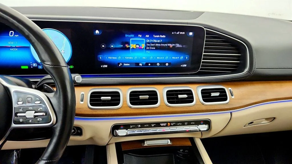 Used 2022 Polar White Mercedes-Benz GLS 450 4MATIC® SUV w/ Warmth & Comfort Pkg & Panorama Roof image 17