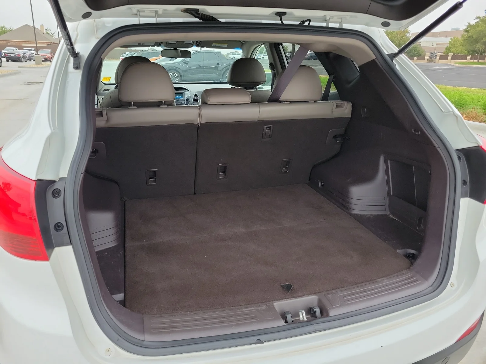 Used 2014 White Hyundai SE image 8