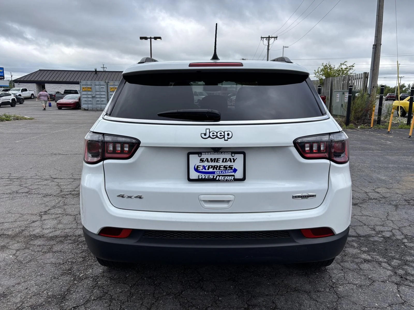 Used 2023 Bright White Clearcoat Jeep Latitude image 6