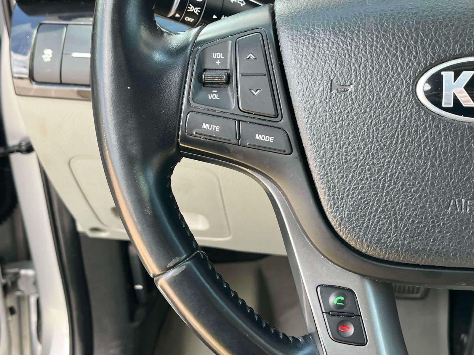 Used 2015 Bright Silver Kia LX image 32