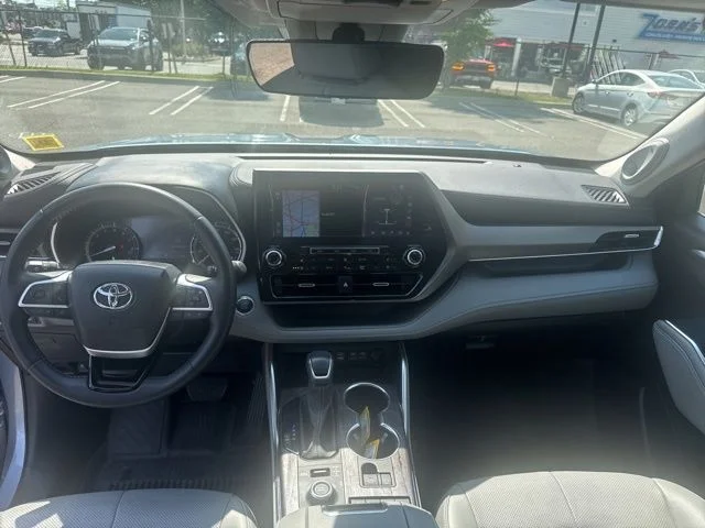 Used 2022 Moon Dust Toyota Limited image 15