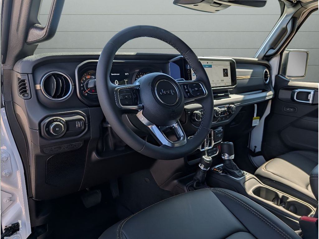 New 2026 Bright White Clear-Coat Exterior Paint Jeep Sahara image 18