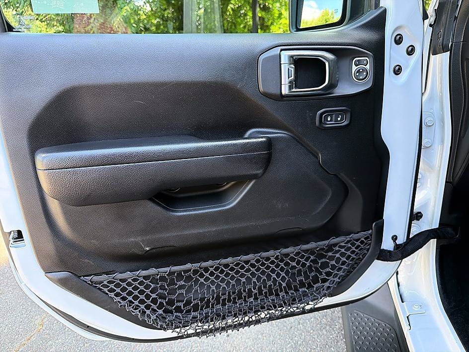 Used 2023 Bright White Clearcoat Jeep Sport S image 9