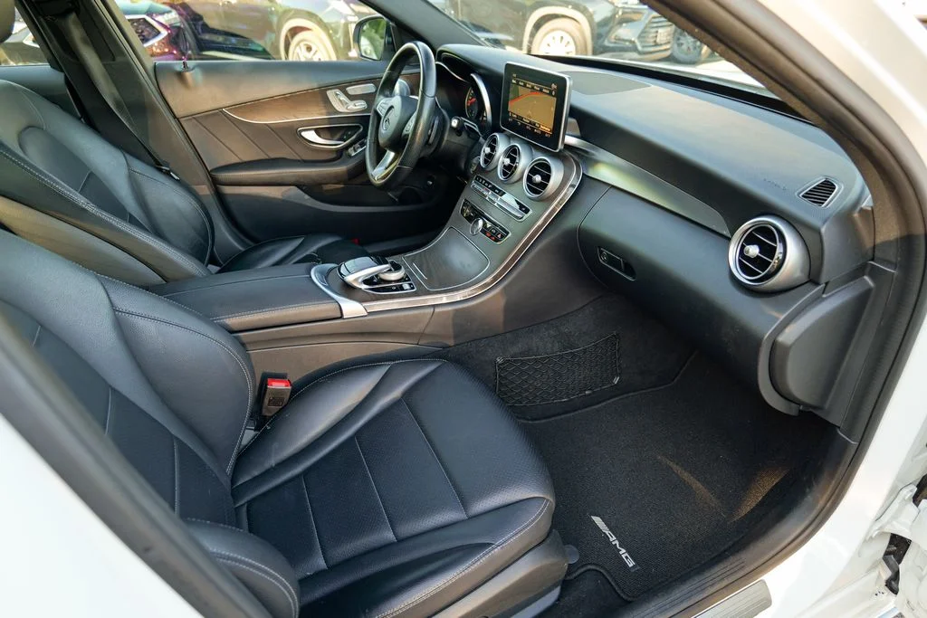 Used 2018 Polar White Mercedes-Benz C 300 image 35