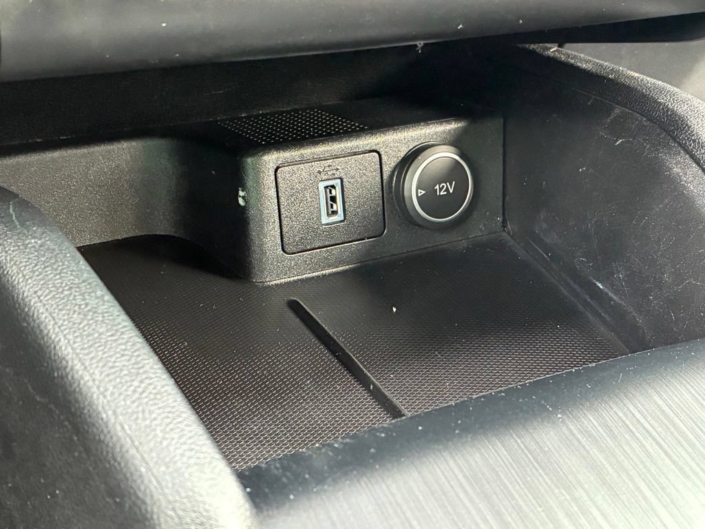 Used 2020  Ford SE image 28