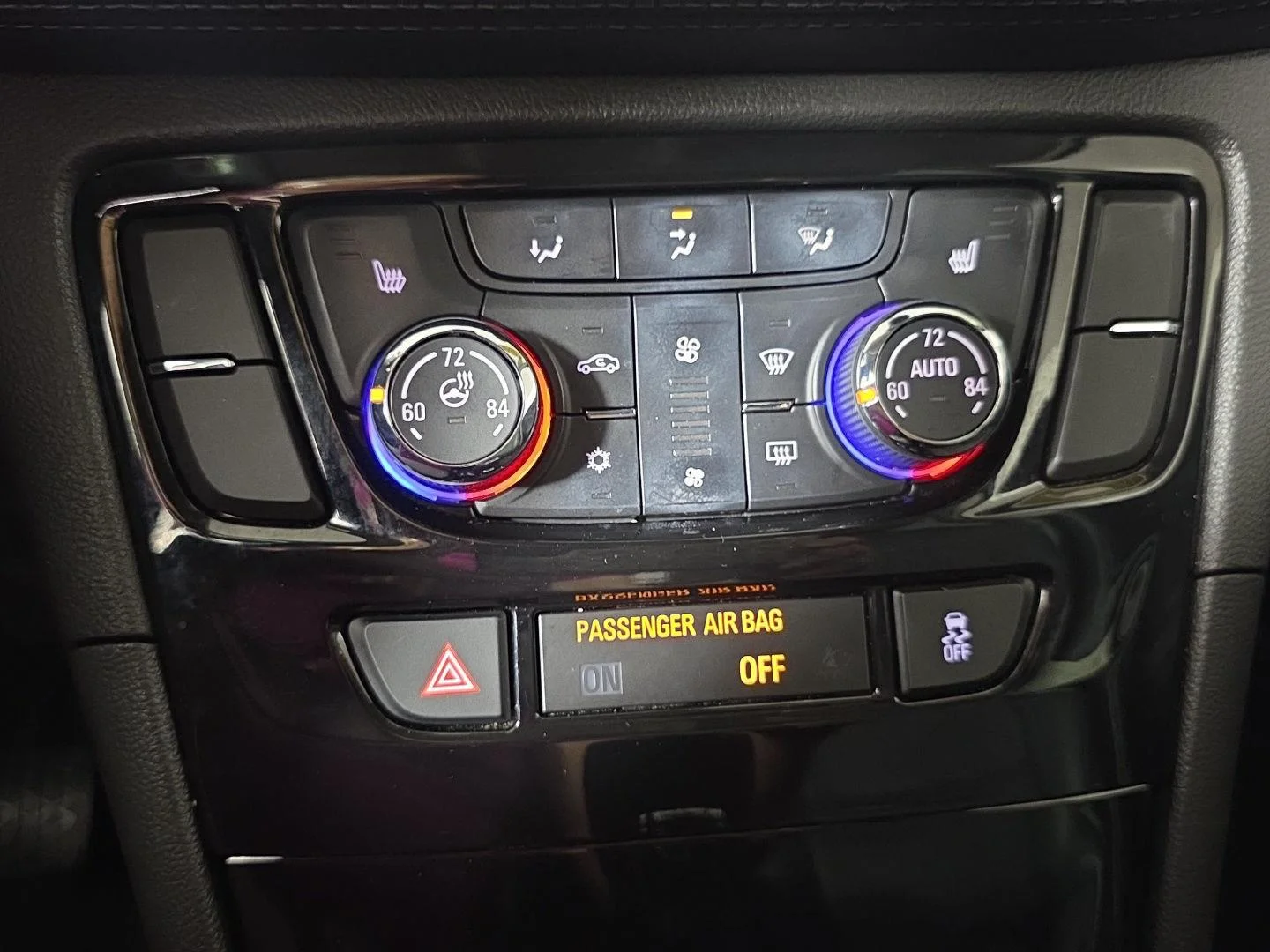 Used 2019 White Frost Tricoat Buick Essence image 17