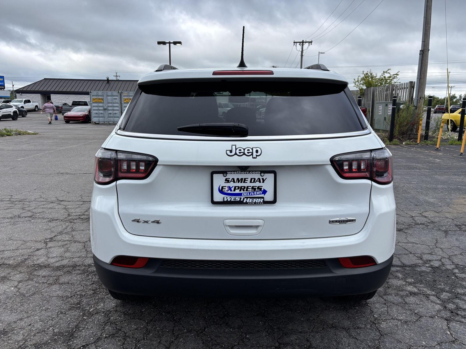 Used 2023 Bright White Clearcoat Jeep Latitude image 6