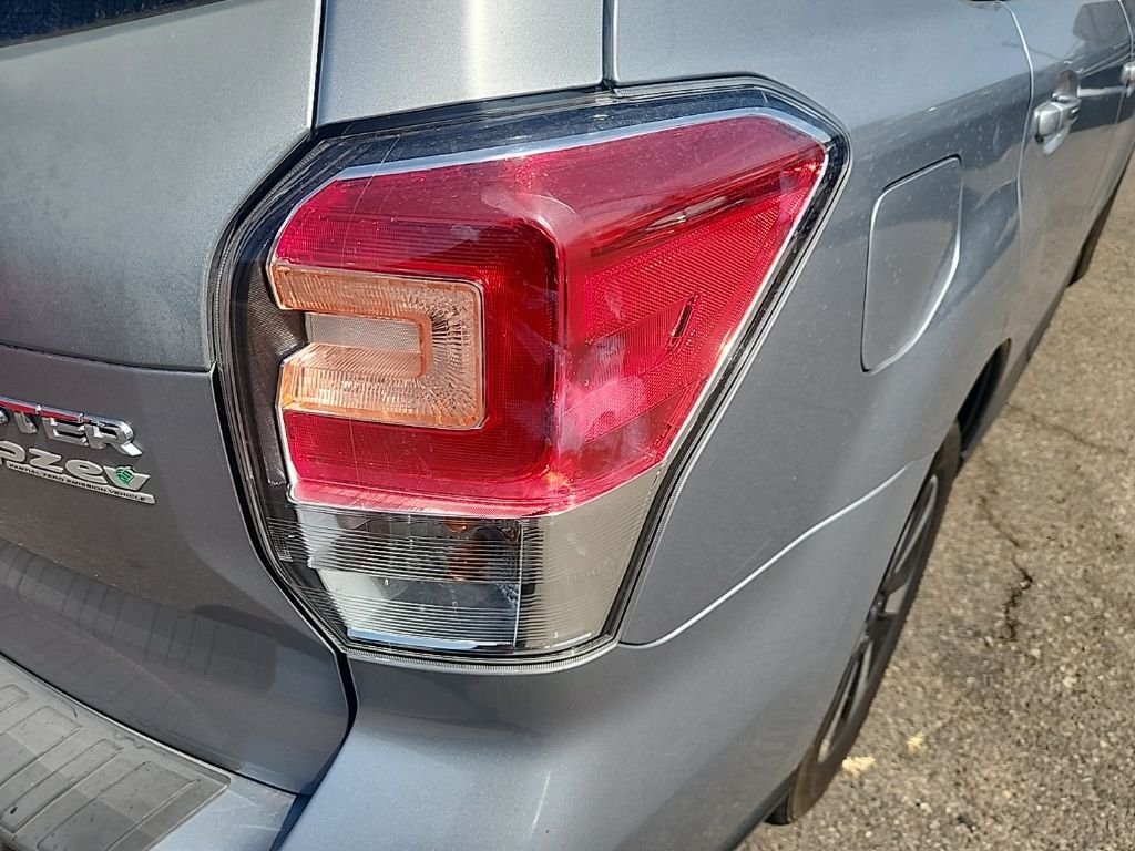 Used 2017 Silver Subaru 2.5i Premium image 13