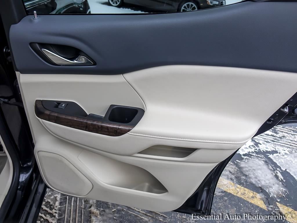 2023 GMC ACADIA - Image 30