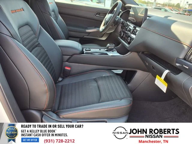 New 2026 Everest White Pearl TriCoat / Super Black Two-tone Nissan Rock Creek® image 21