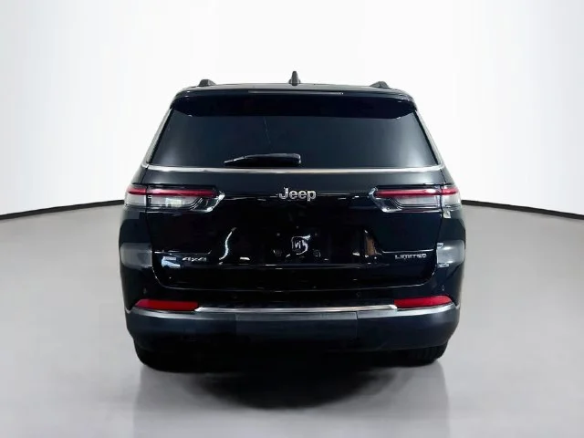 Used 2021 Diamond Black Jeep Limited image 19