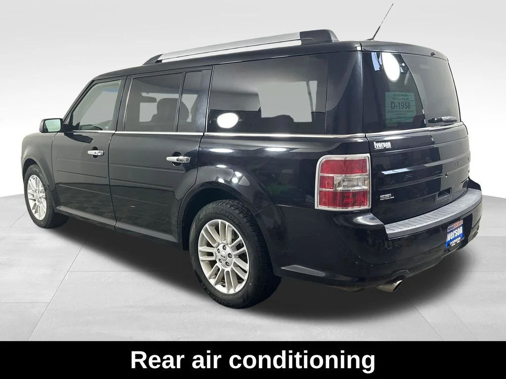 Used 2018 Black Ford SEL image 9