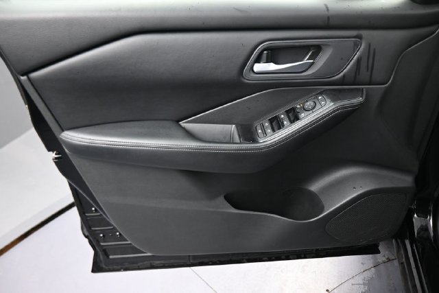 Used 2025 Black Nissan SV image 21