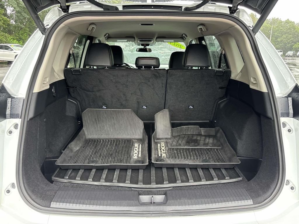 Used 2025 White Nissan Rock Creek image 13