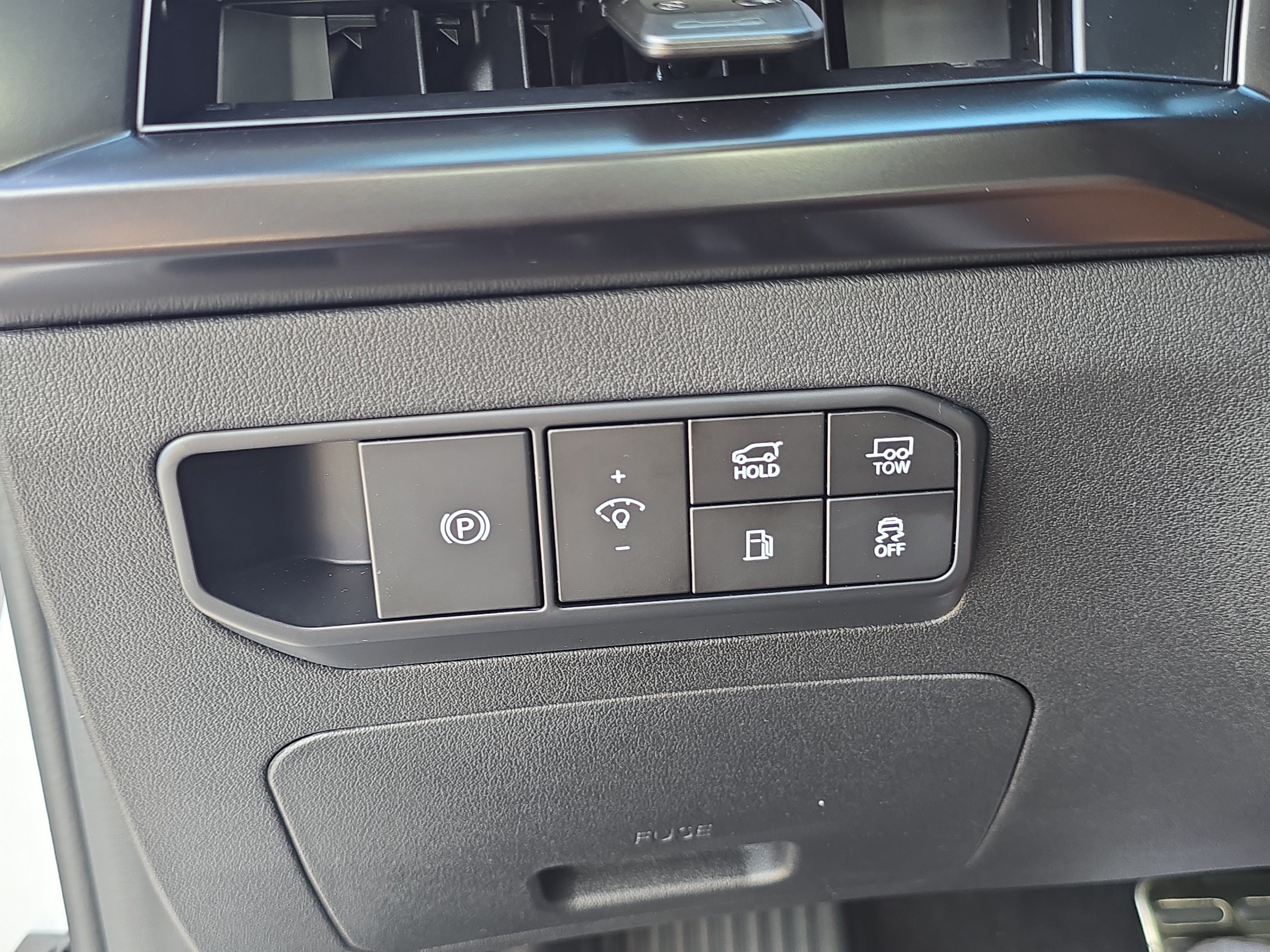 New 2027 Glacial White Pearl Kia X-LINE SX image 30