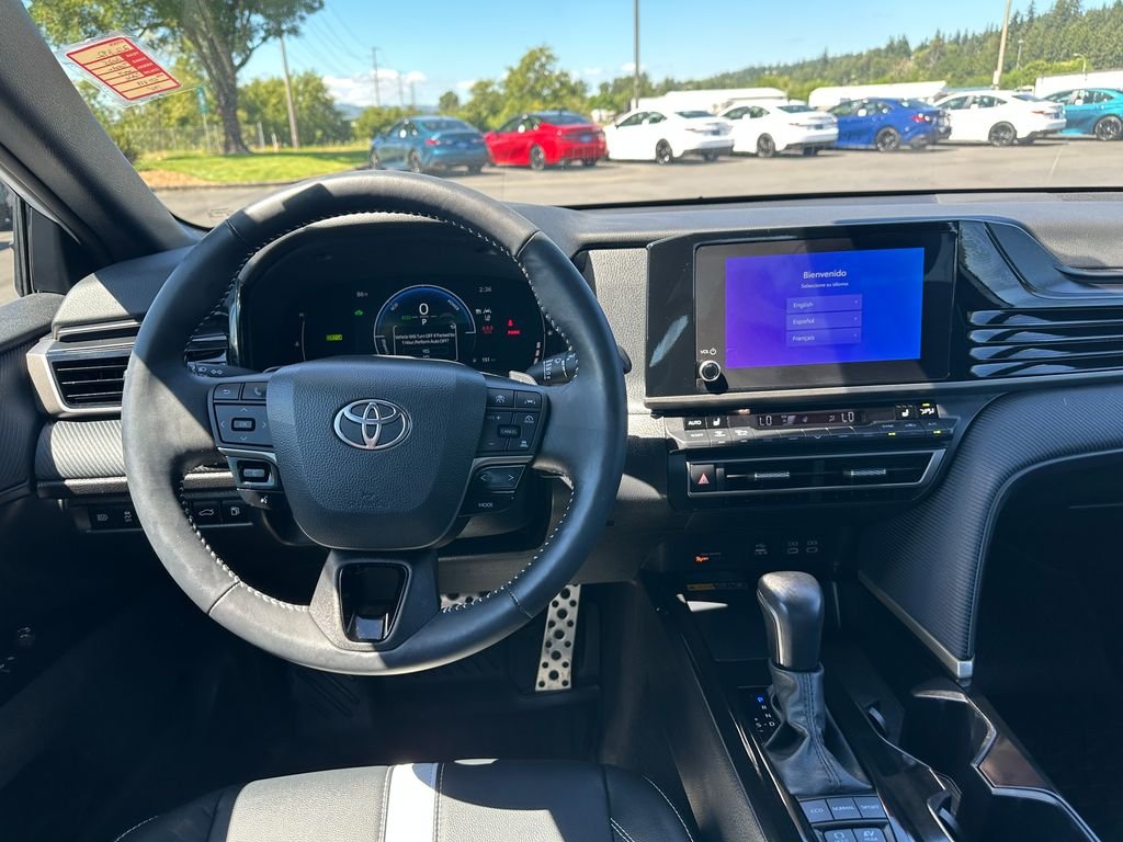 Used 2025 Ice Toyota SE image 15