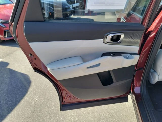 2025 Kia Sorento S - Photo 26