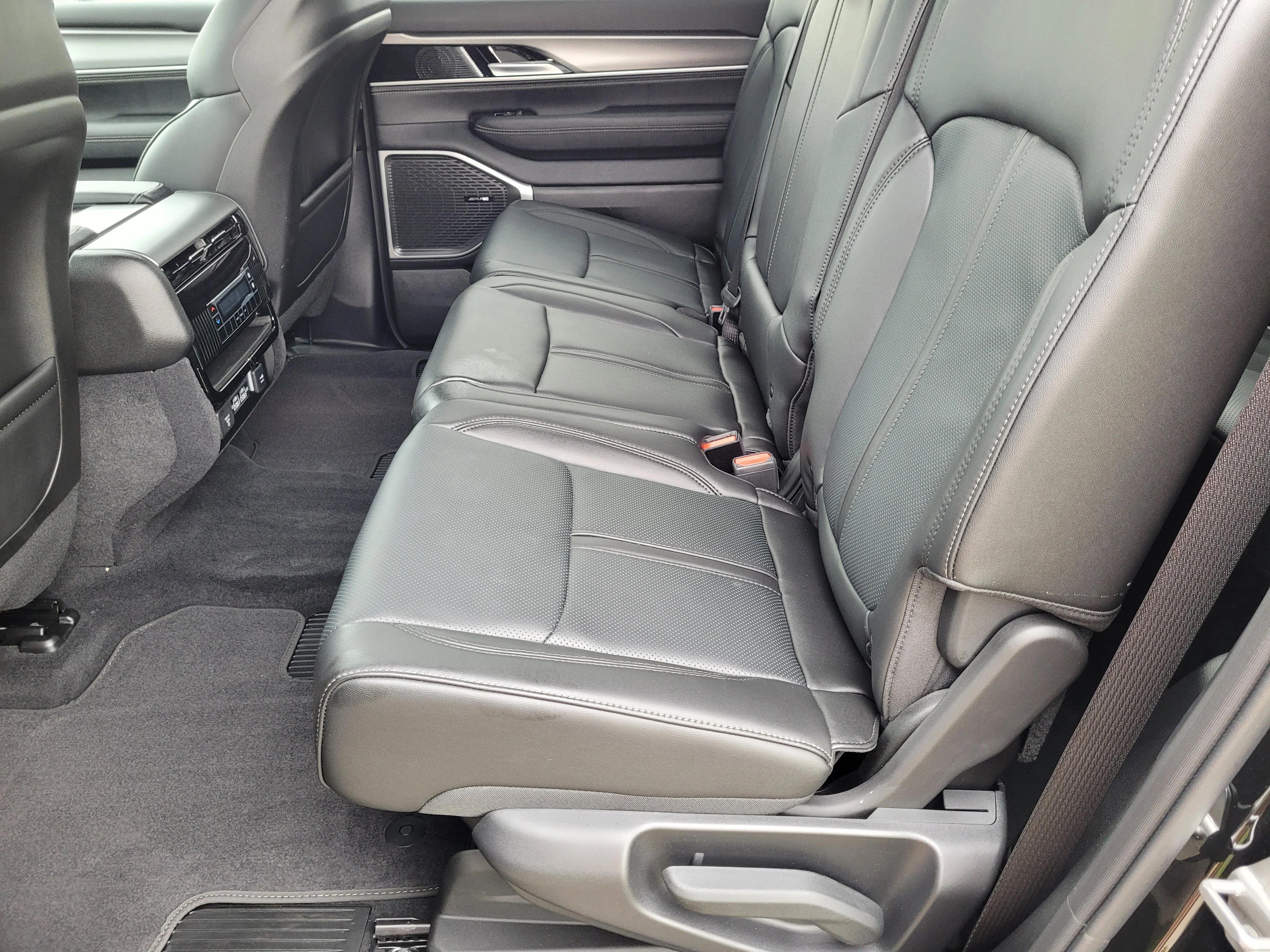 2025 Jeep Wagoneer Series I - Photo 10