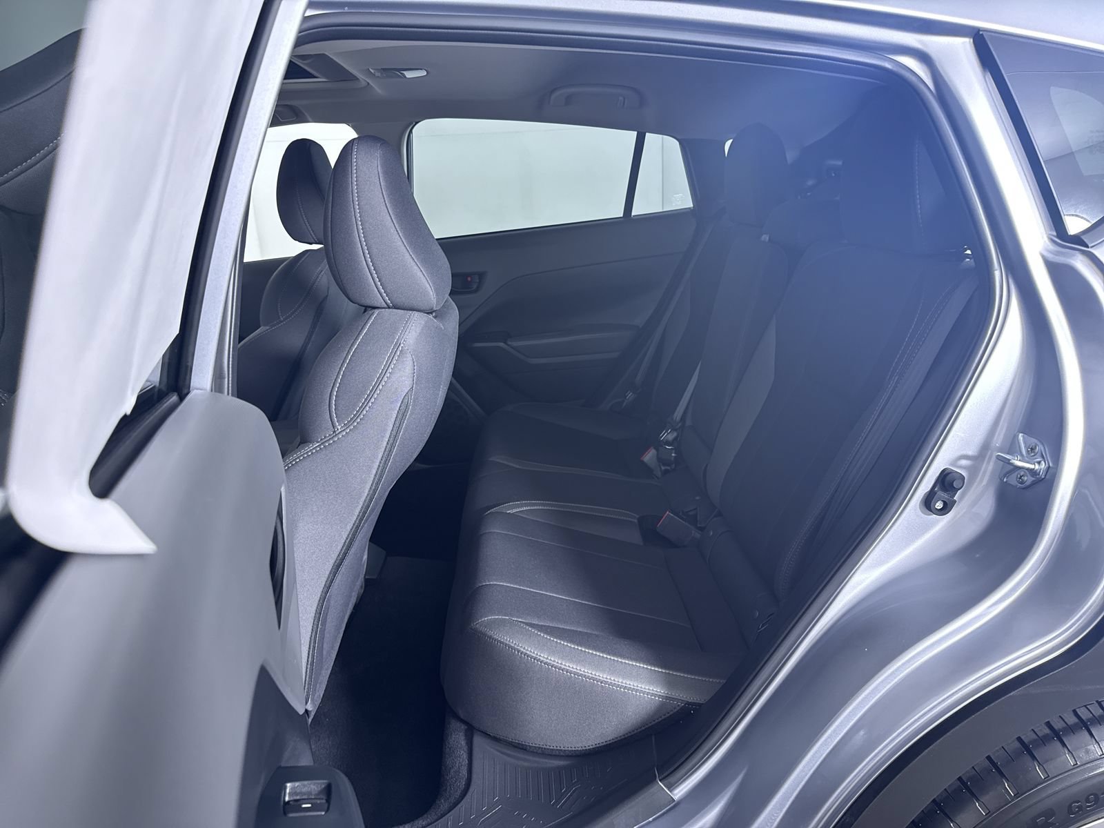 Certified Used 2025 Ice Silver Metallic Subaru Premium image 27