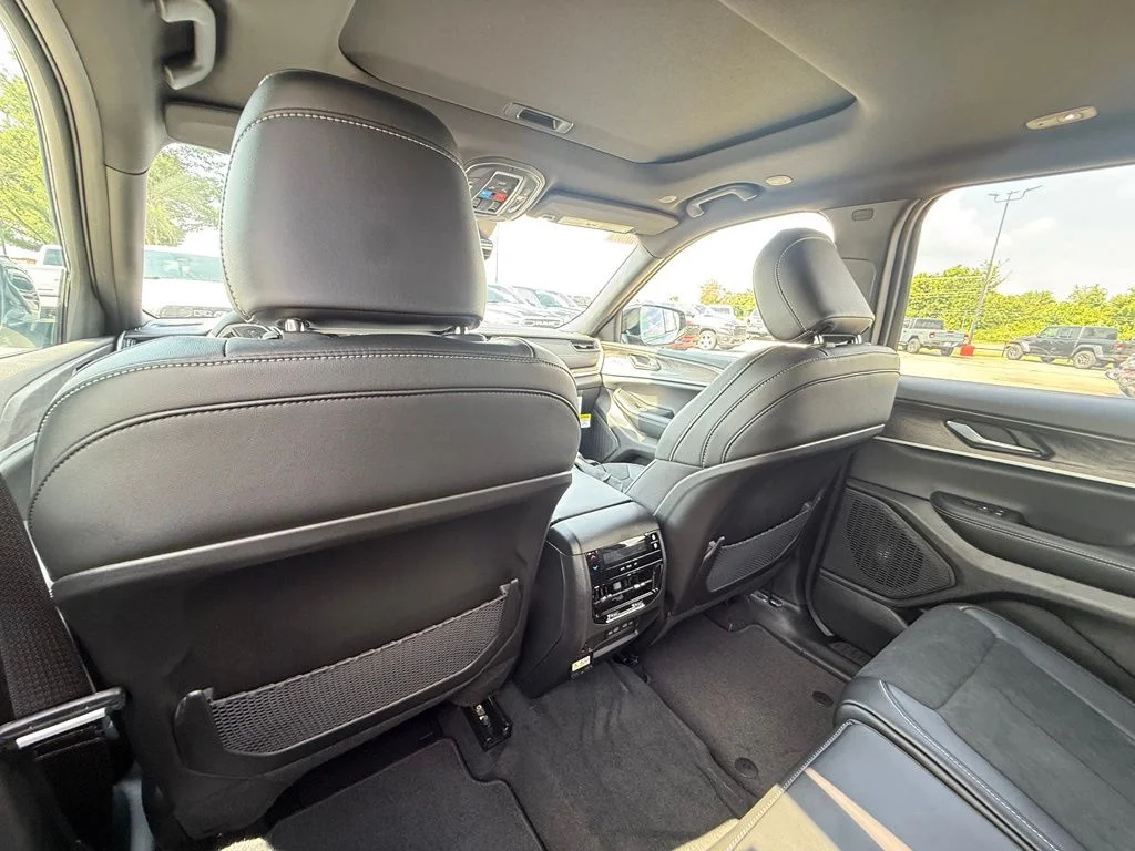 Used 2026 Black Jeep Altitude image 27