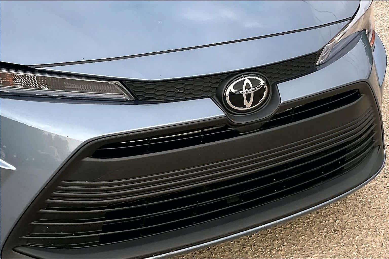 Used 2026 Celestite Toyota LE image 29