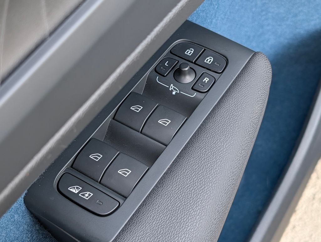 2023 Volvo C40 Ultimate - Photo 19