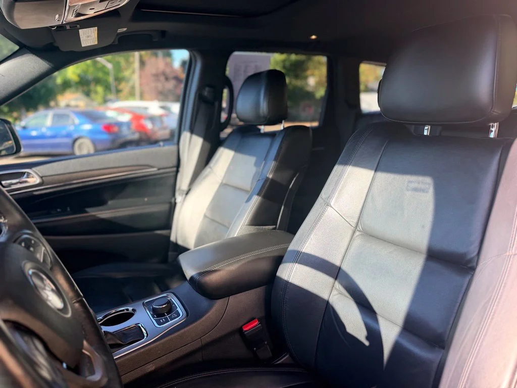 Used 2018 True Blue Pearlcoat Jeep Limited image 23