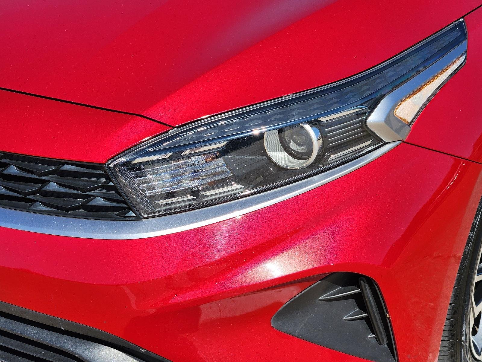 Used 2022 Currant Red Kia LXS image 7