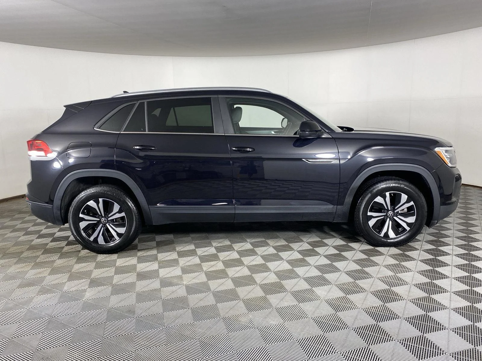Used 2024 Deep Black Pearl Volkswagen 2.0T SE image 10