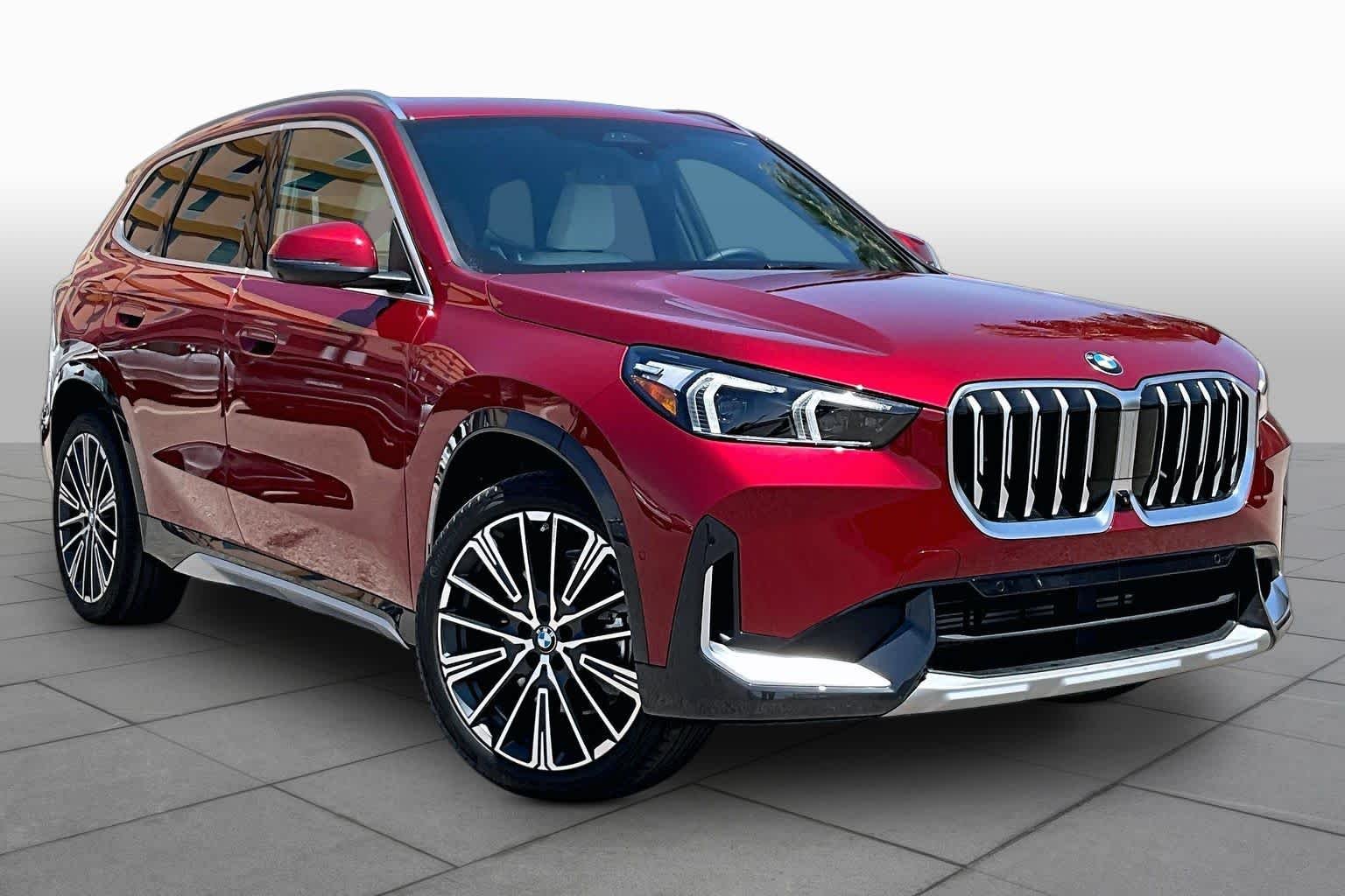 New 2026 Vegas Red Metallic BMW xDrive28i image 2
