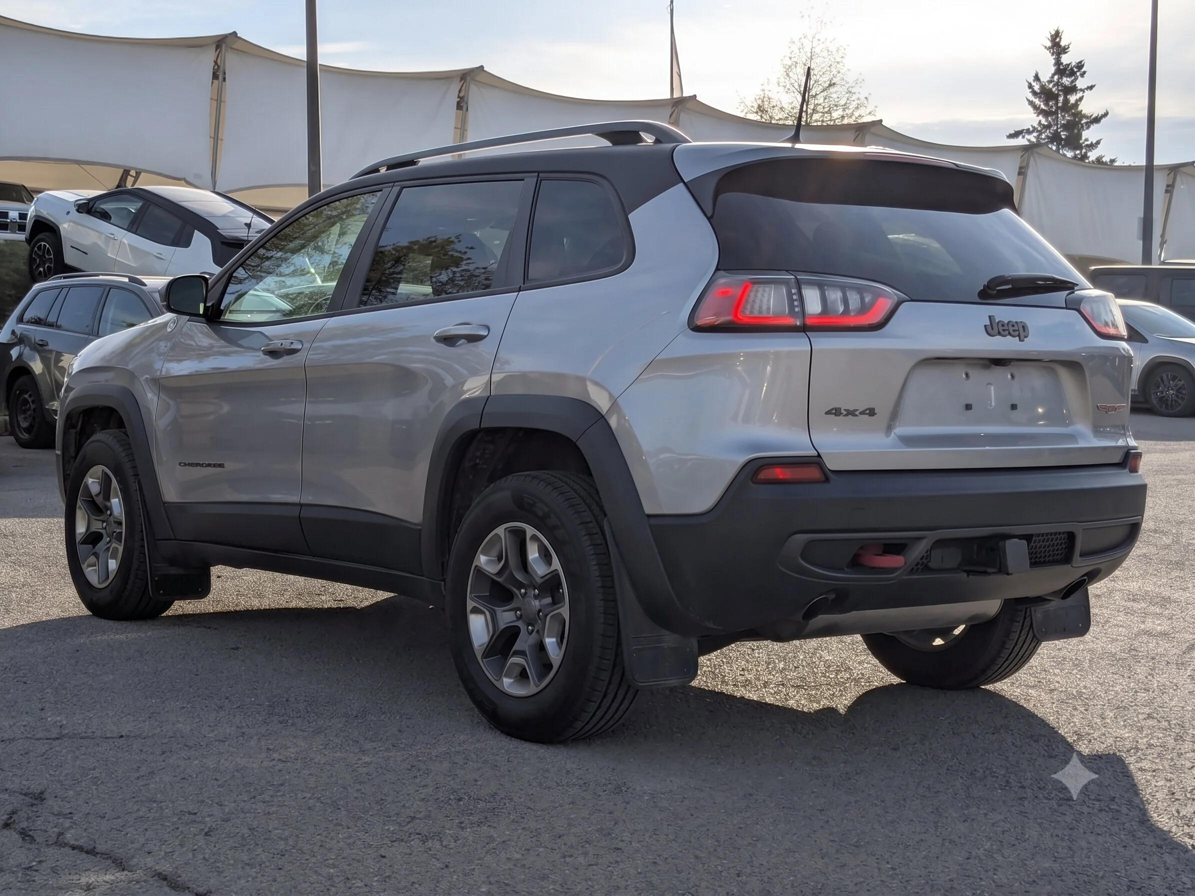Used 2019 Grey Jeep Trailhawk Elite - Nappa Leather - Command View Sunroof - Trailer Tow - Heated & Cooled Seats image 6