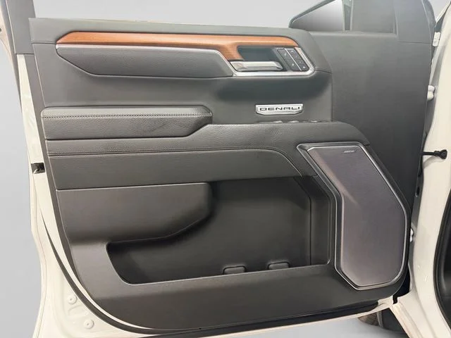 Used 2023 White GMC Denali image 13
