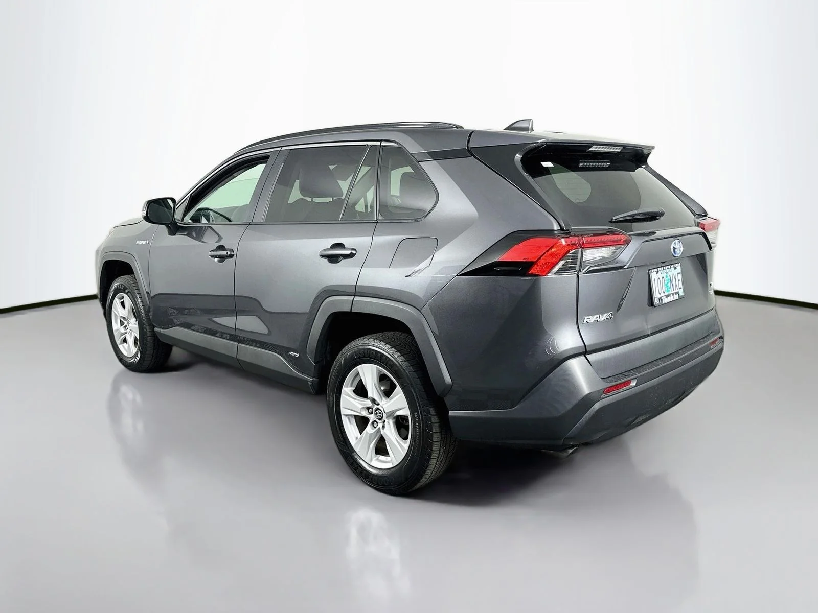 Used 2020 Magnetic Gray Metallic Toyota XLE image 5