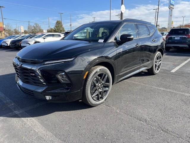 2025 Chevrolet Blazer RS photo 3