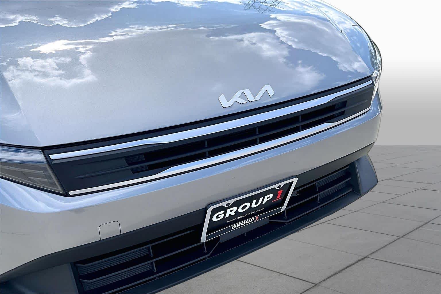 Used 2025 Steel Gray Kia LXS image 30