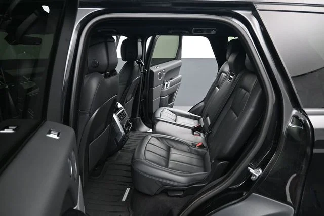 Used 2022 Black Land Rover HSE Silver Edition image 15