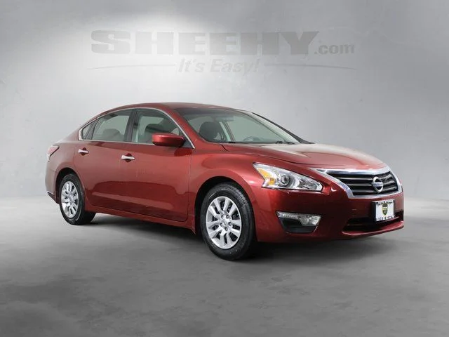 Used 2014 Red Nissan 2.5 S image 2
