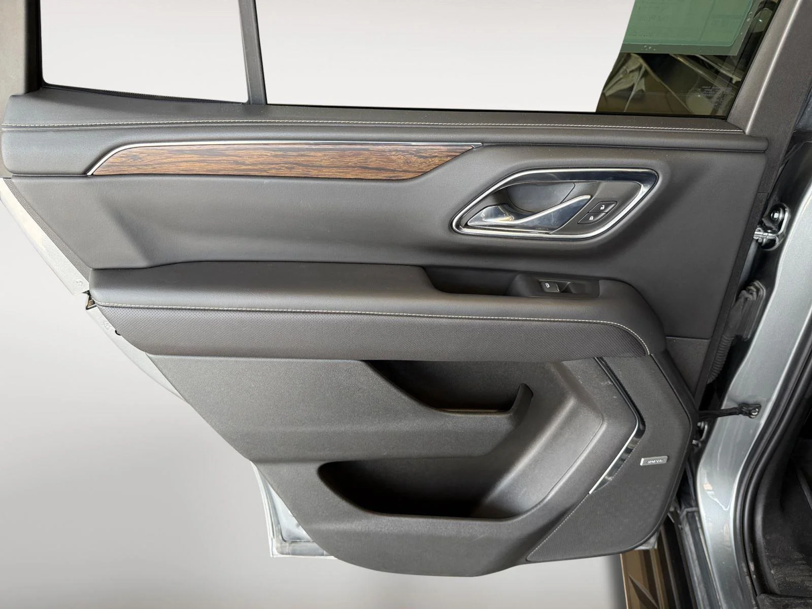 Used 2023 Sterling Gray Metallic Chevrolet Premier image 20