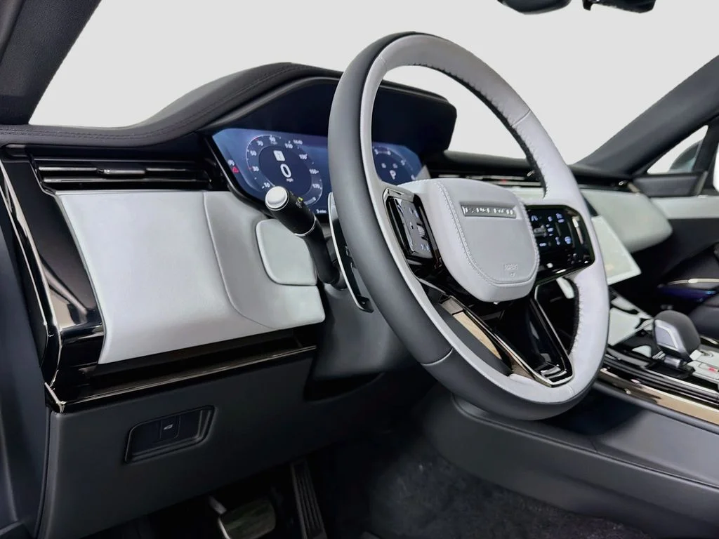 New 2027 Santorini Black Land Rover Dynamic SE image 9