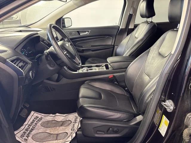 Used 2022  Ford Titanium image 19