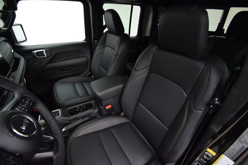 New 2026 Black Clear-Coat Exterior Paint Jeep Sahara image 34