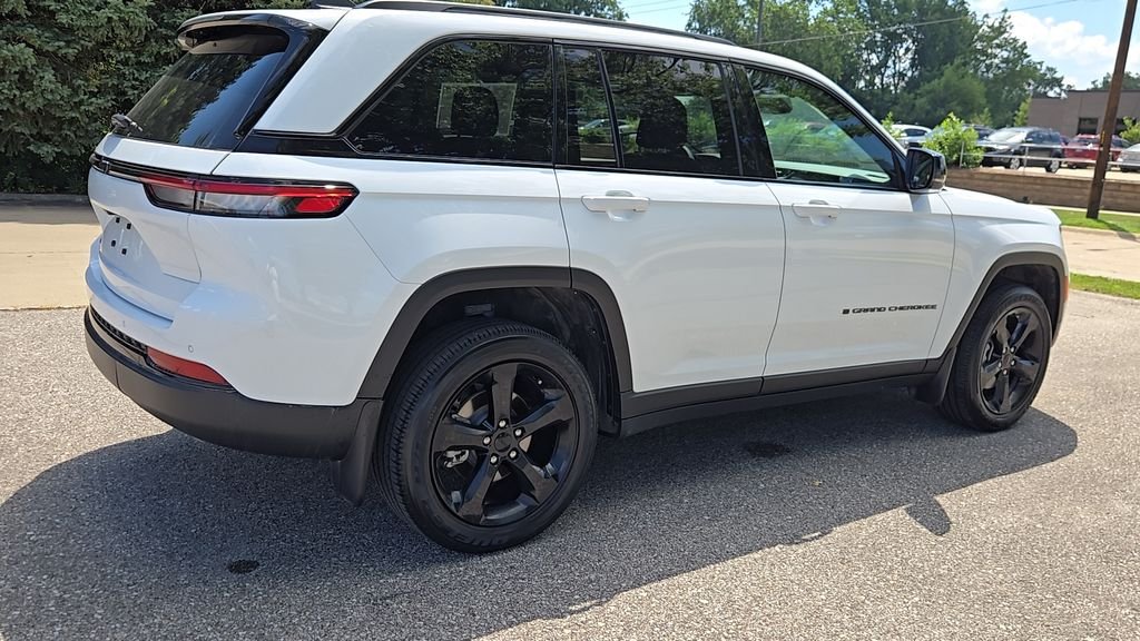 Used 2023 White Jeep Altitude X image 35
